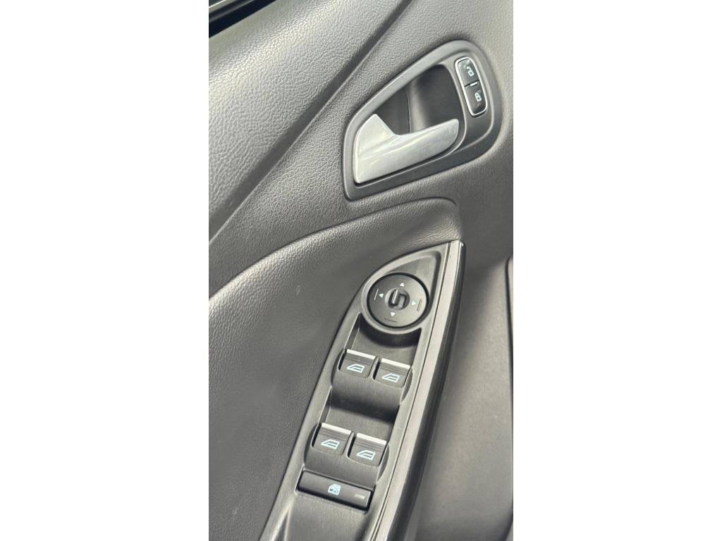 FORD Focus Hatch - Foto