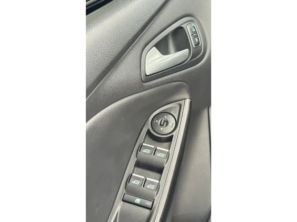 FORD Focus Hatch - Foto