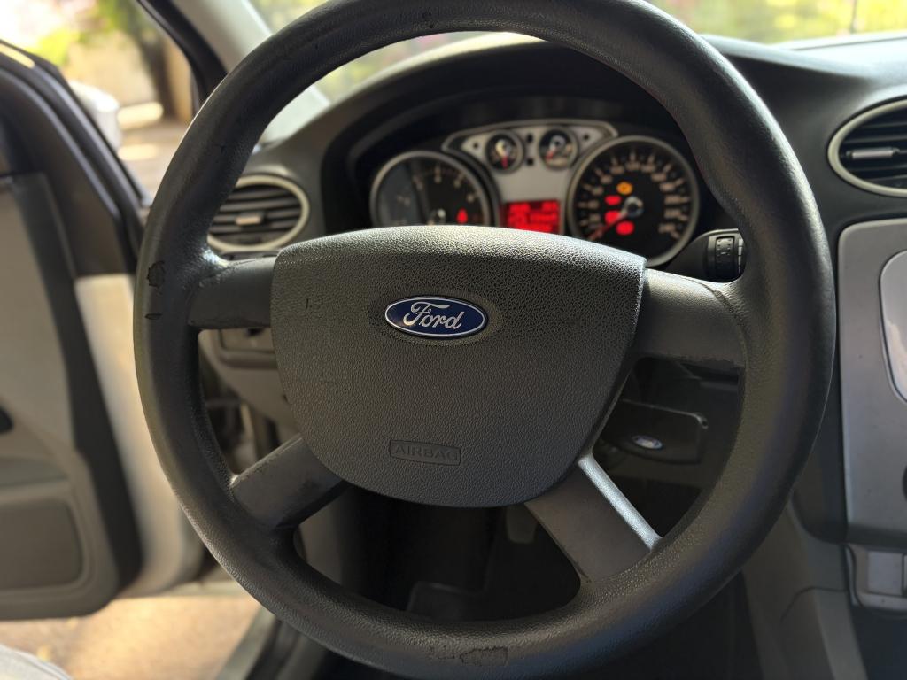 FORD Focus Hatch - Foto