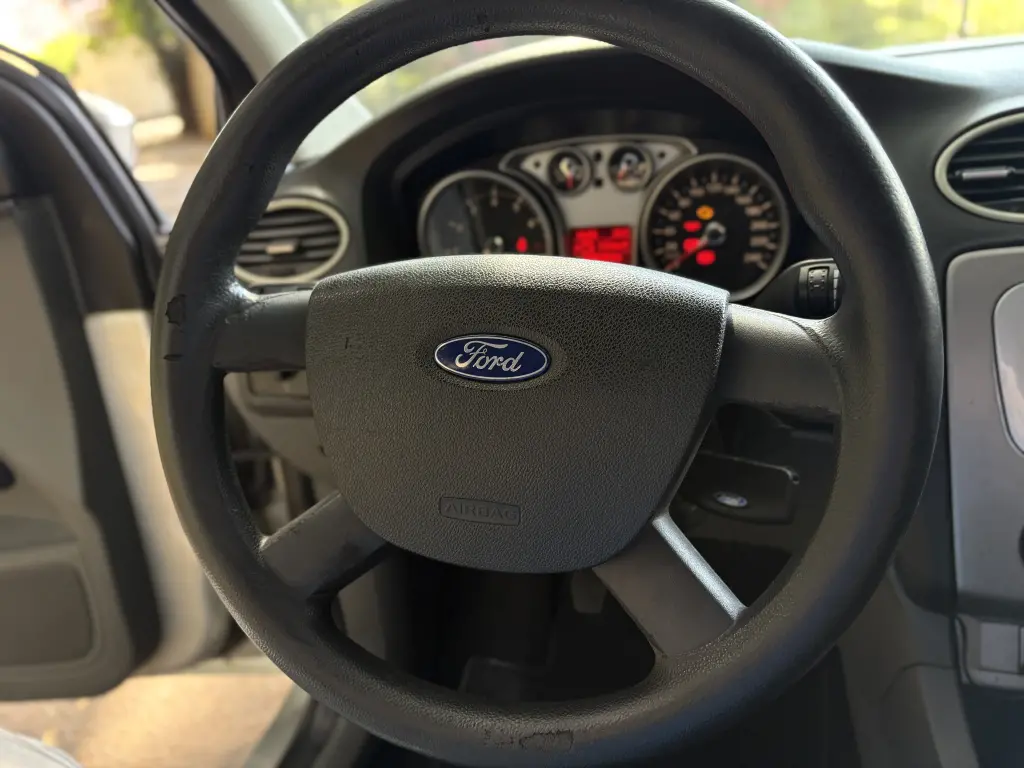 FORD Focus Hatch - Foto