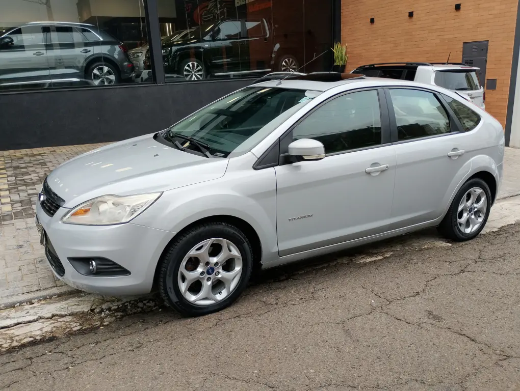 FORD Focus Hatch - Foto