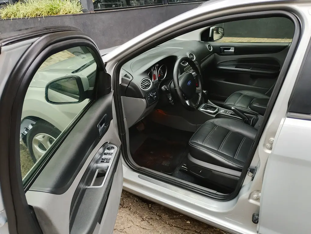 FORD Focus Hatch - Foto