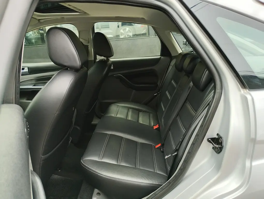 FORD Focus Hatch - Foto