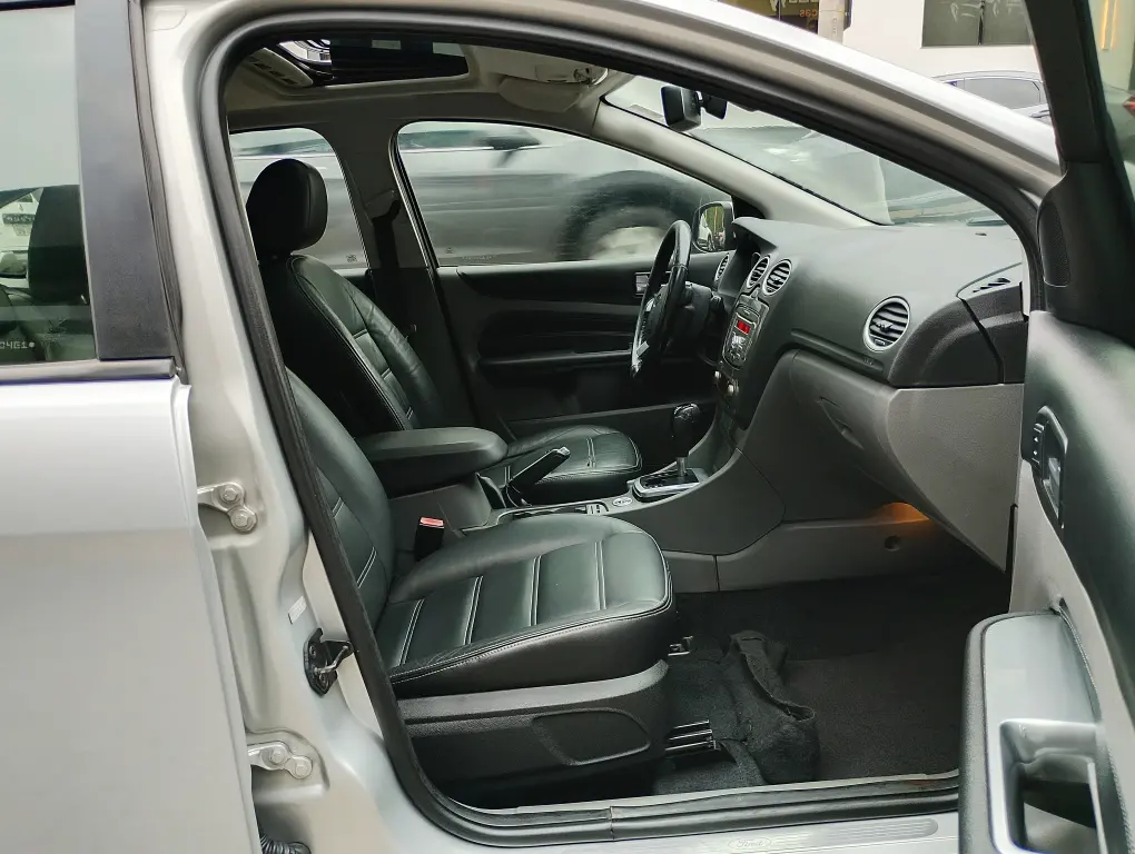 FORD Focus Hatch - Foto