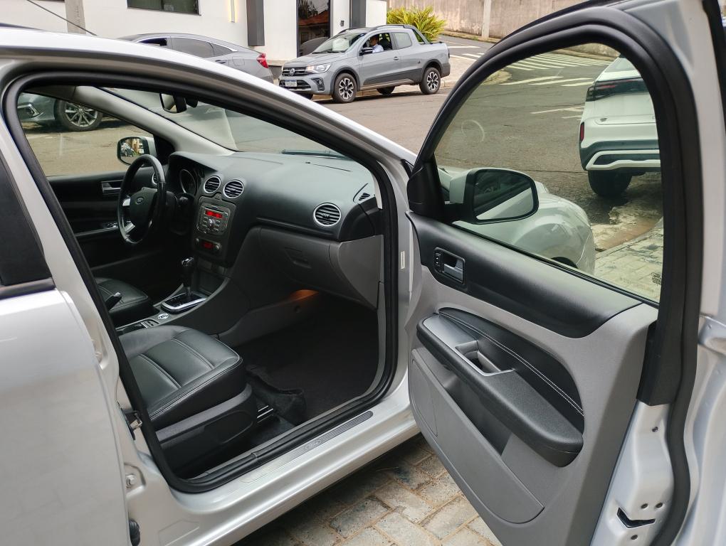 FORD Focus Hatch - Foto