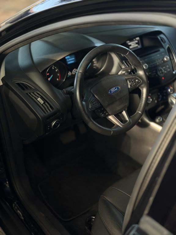 FORD Focus Hatch - Foto