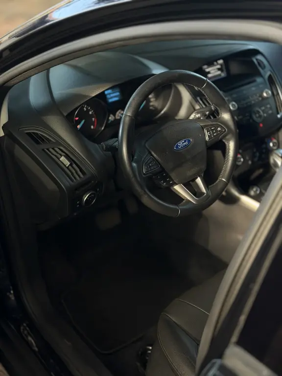 FORD Focus Hatch - Foto