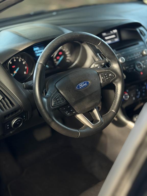 FORD Focus Hatch - Foto