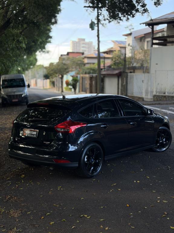 FORD Focus Hatch - Foto