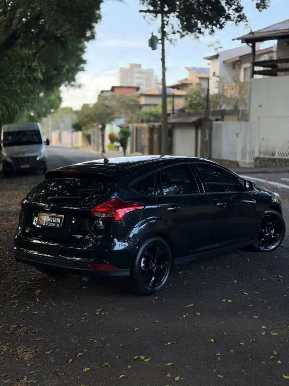 FORD Focus Hatch - Foto