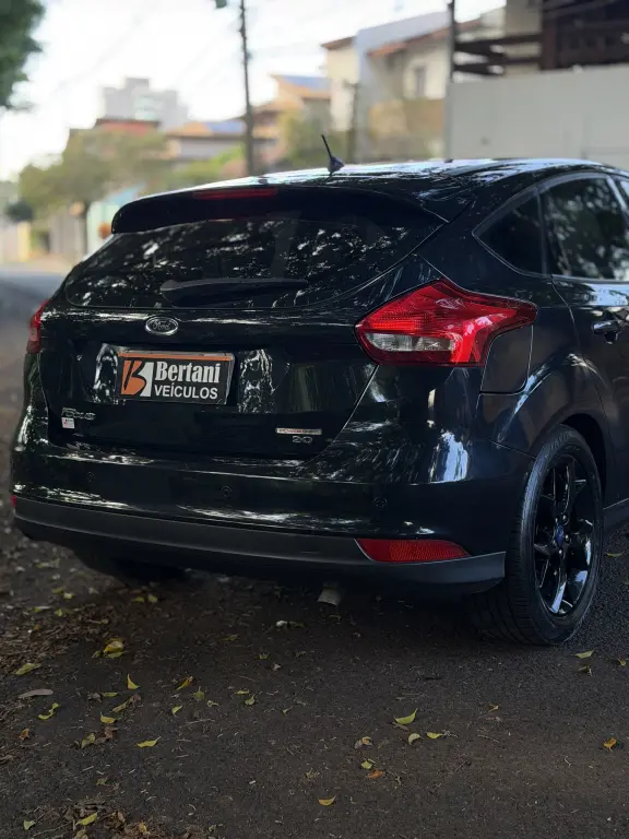 FORD Focus Hatch - Foto