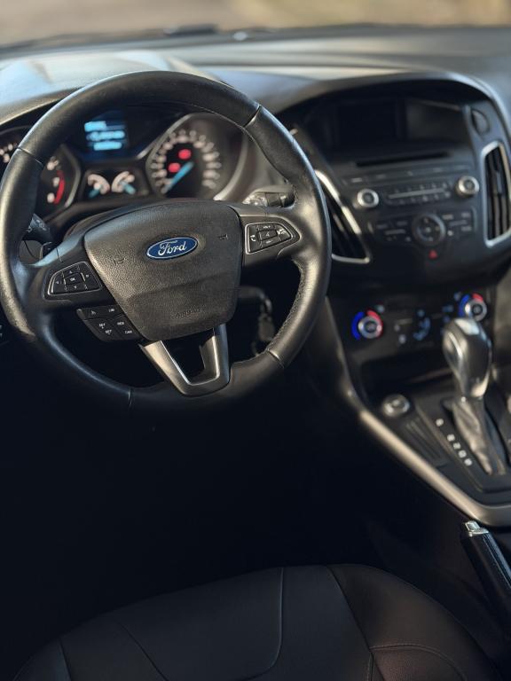 FORD Focus Hatch - Foto