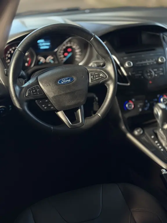 FORD Focus Hatch - Foto