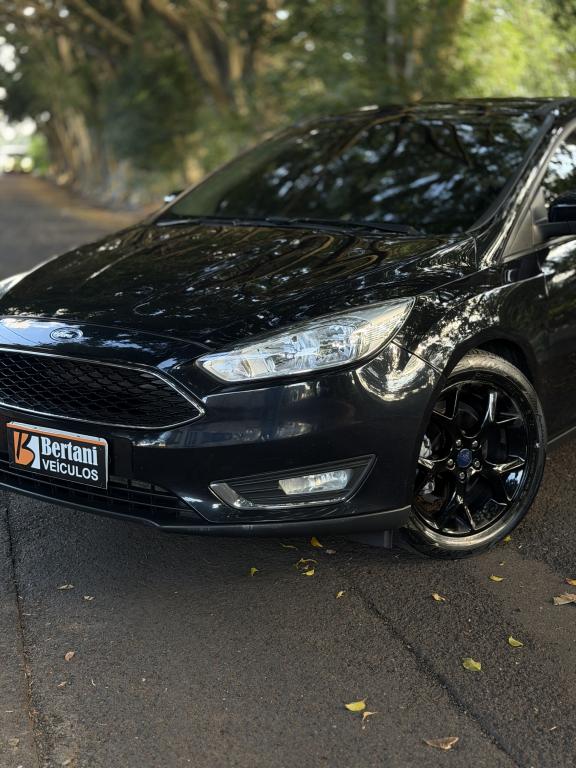 FORD Focus Hatch - Foto