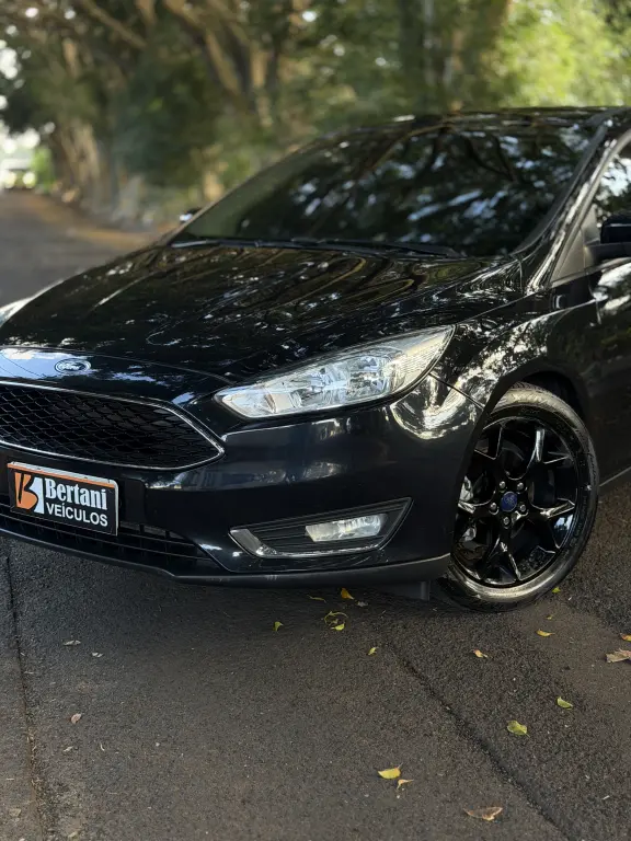 FORD Focus Hatch - Foto