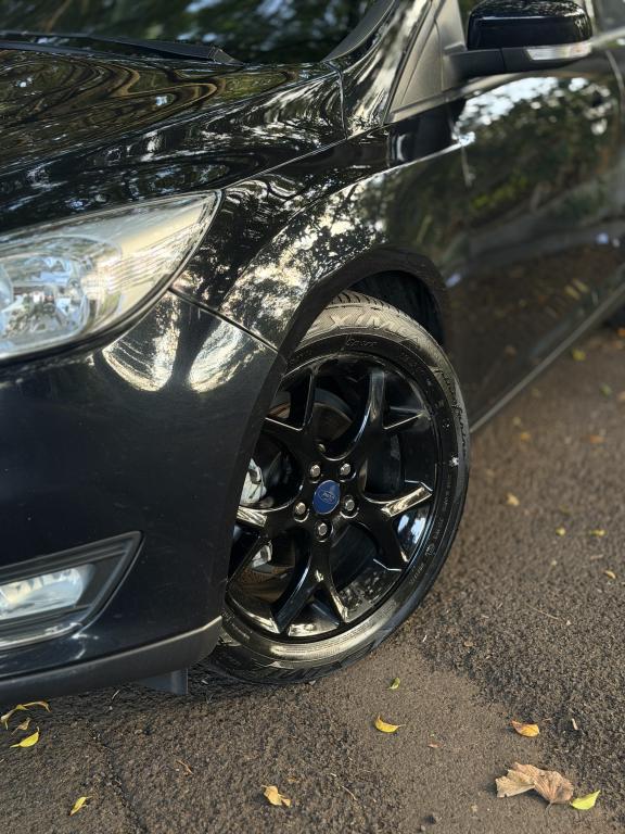FORD Focus Hatch - Foto