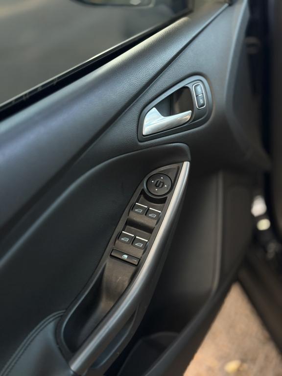 FORD Focus Hatch - Foto