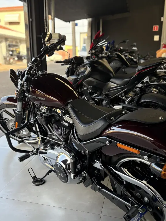 HARLEY DAVIDSON Breakout - Foto