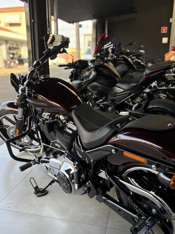 HARLEY DAVIDSON Breakout - Foto