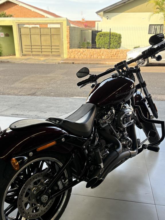 HARLEY DAVIDSON Breakout - Foto