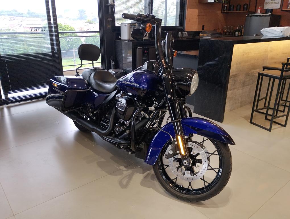 HARLEY DAVIDSON Road King