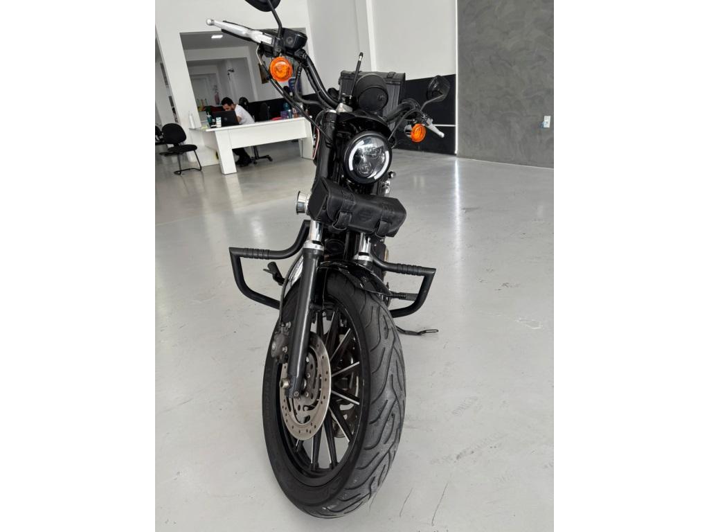 HARLEY DAVIDSON Sportster XL 883