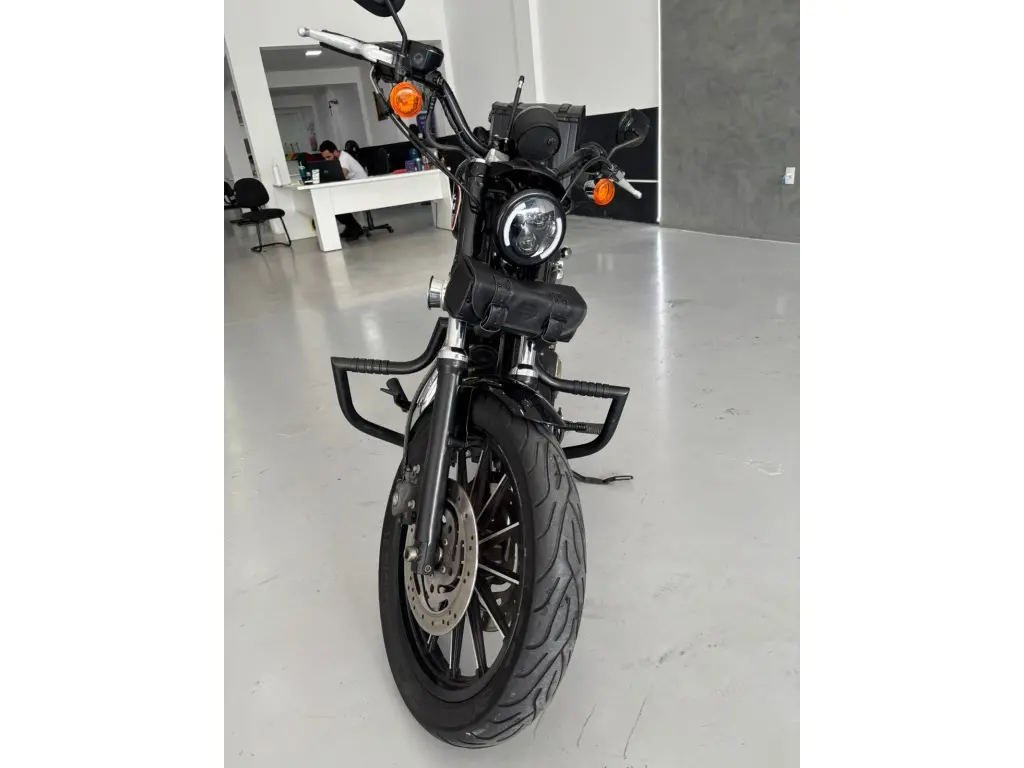 HARLEY DAVIDSON Sportster XL 883