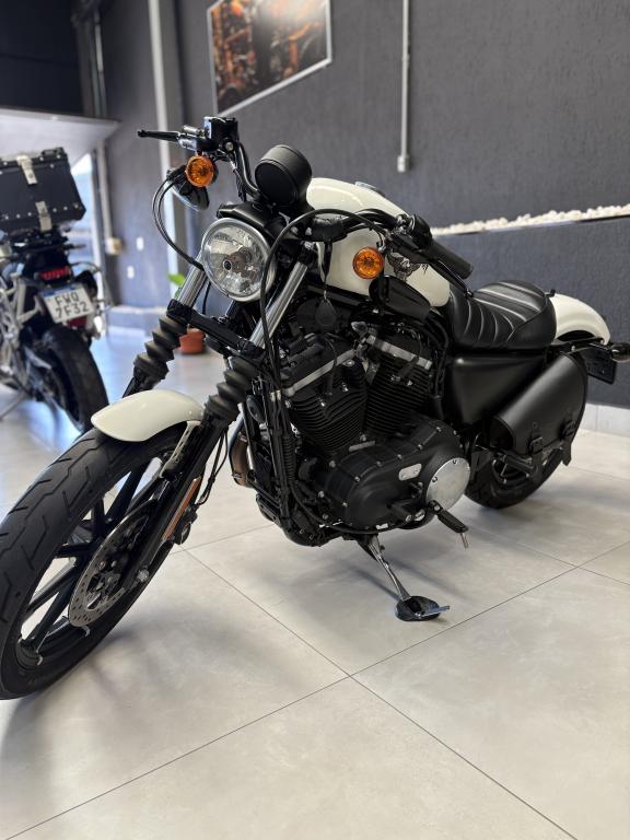 HARLEY DAVIDSON Sportster XL 883