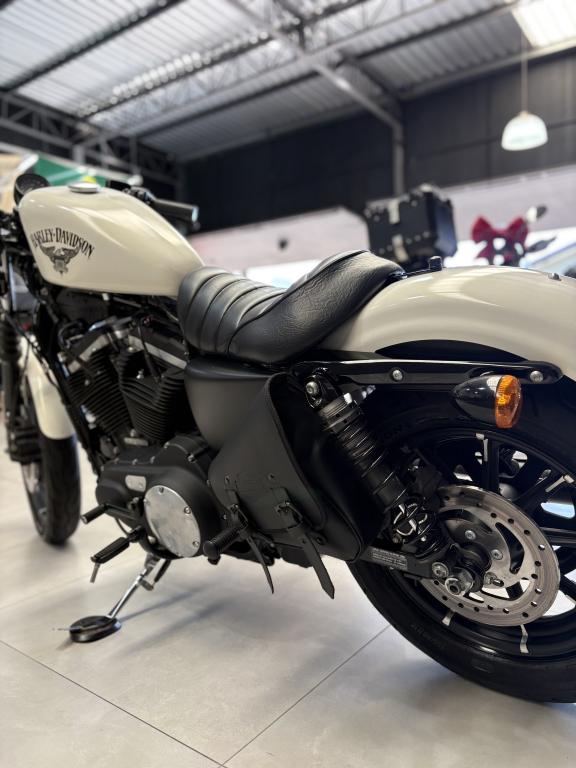 HARLEY DAVIDSON Sportster XL 883 - Foto