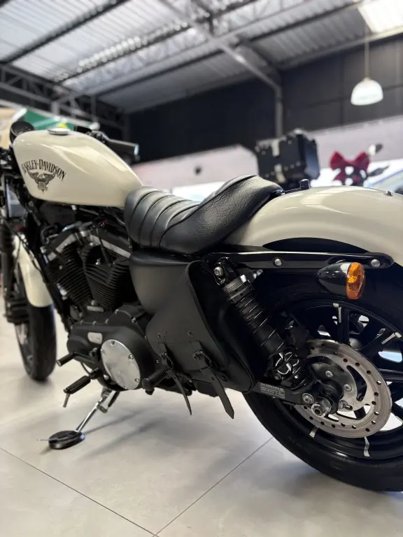 HARLEY DAVIDSON Sportster XL 883 - Foto