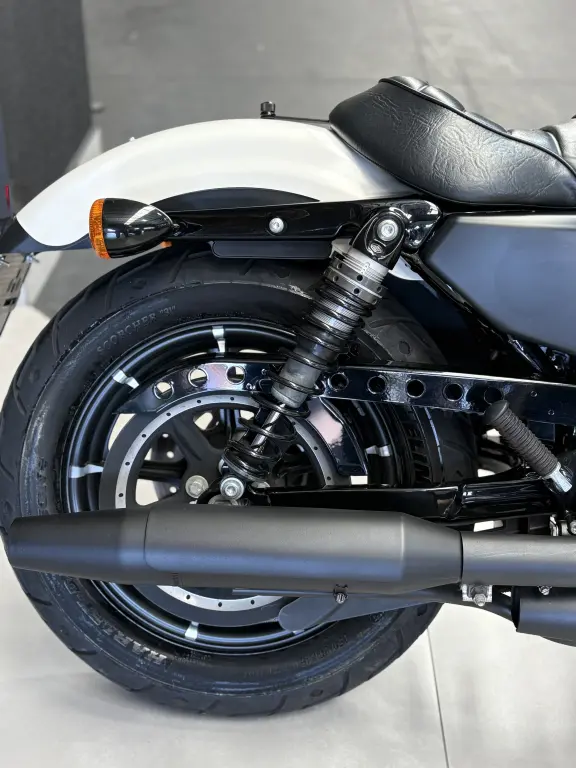 HARLEY DAVIDSON Sportster XL 883 - Foto
