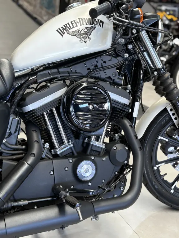 HARLEY DAVIDSON Sportster XL 883 - Foto