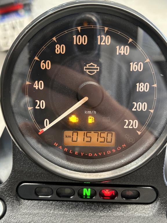 HARLEY DAVIDSON Sportster XL 883 - Foto
