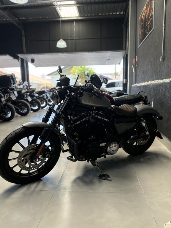 HARLEY DAVIDSON Sportster XL 883 - Foto