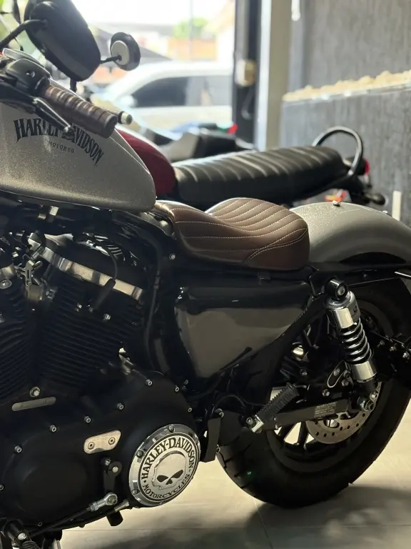 HARLEY DAVIDSON Sportster XL 883 - Foto