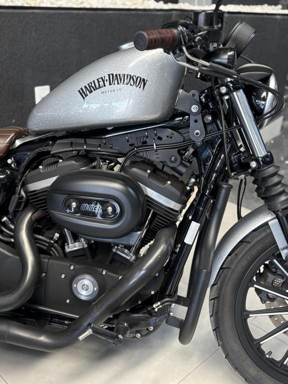 HARLEY DAVIDSON Sportster XL 883 - Foto