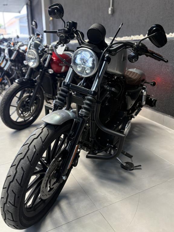 HARLEY DAVIDSON Sportster XL 883 - Foto