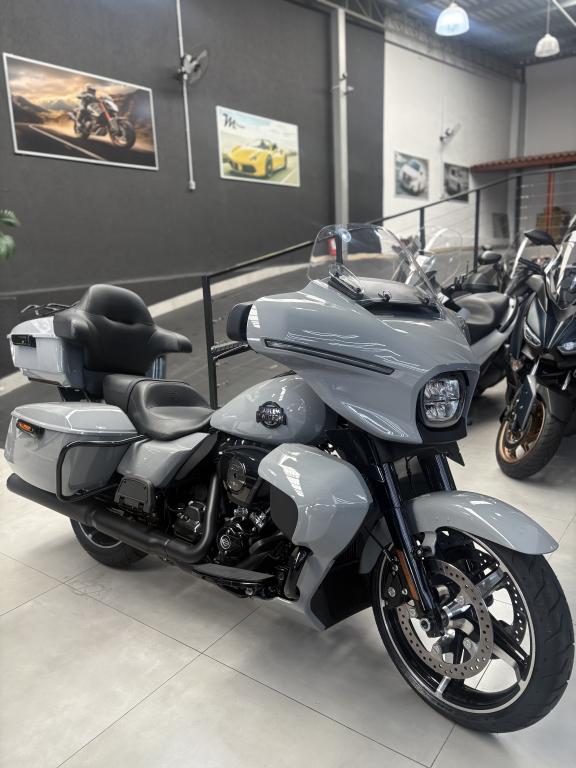 HARLEY DAVIDSON Street Glide FLHX - Foto