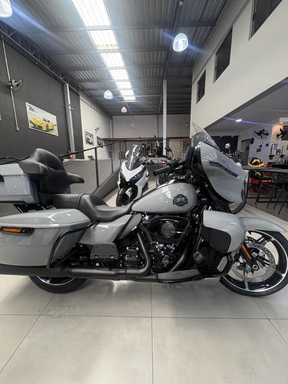 HARLEY DAVIDSON Street Glide FLHX - Foto