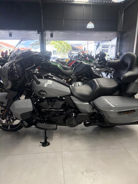 HARLEY DAVIDSON Street Glide FLHX - Foto