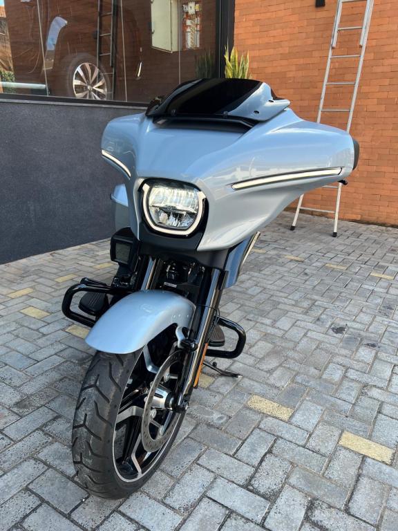 HARLEY DAVIDSON Street Glide FLHX - Foto