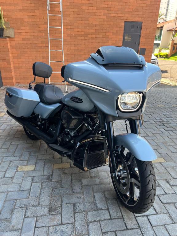 HARLEY DAVIDSON Street Glide FLHX - Foto