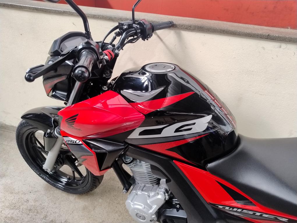 HONDA CB 250 F Twister - Foto