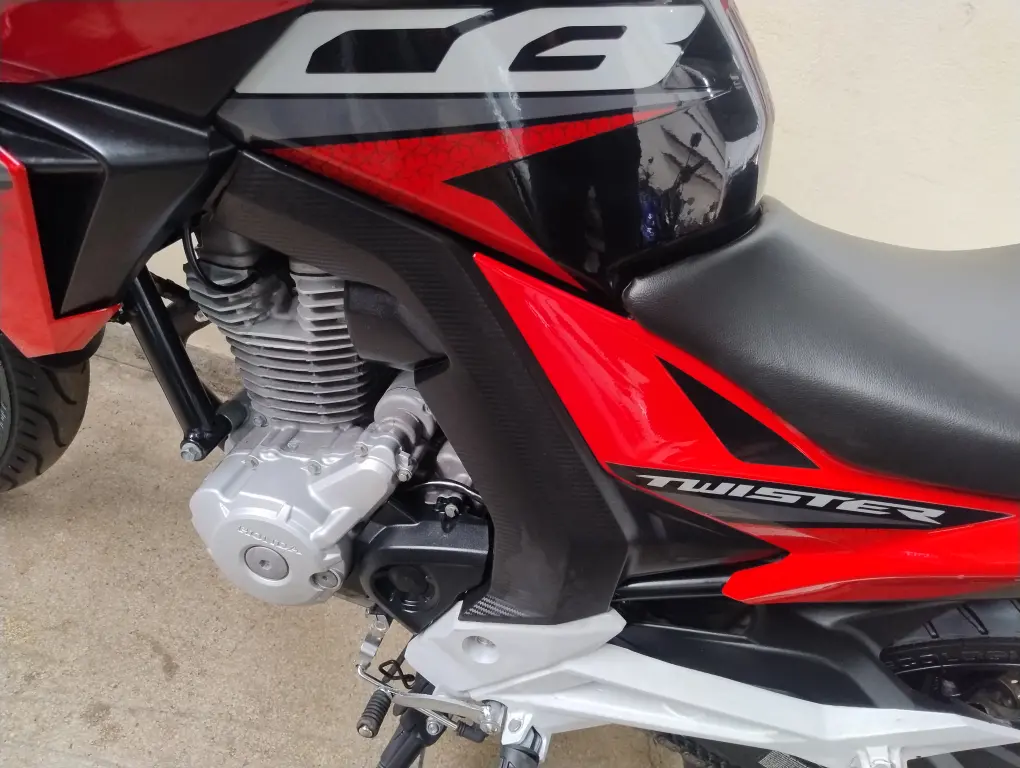 HONDA CB 250 F Twister - Foto
