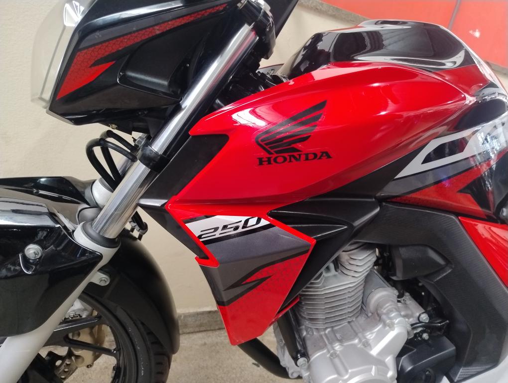 HONDA CB 250 F Twister - Foto