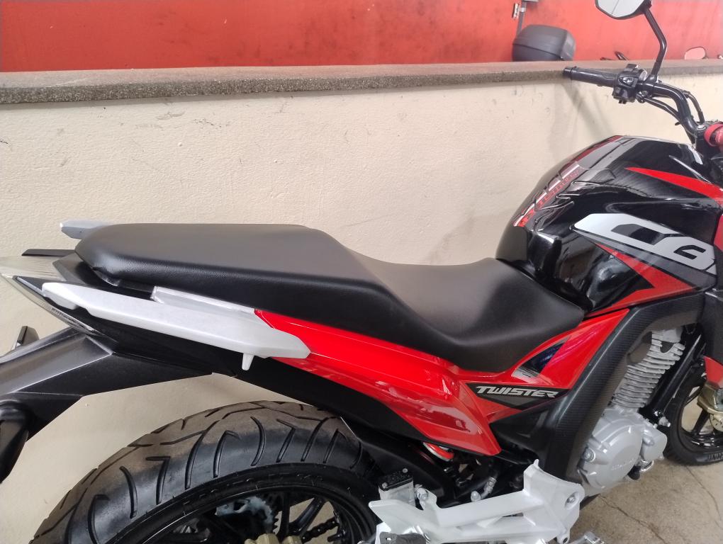 HONDA CB 250 F Twister - Foto