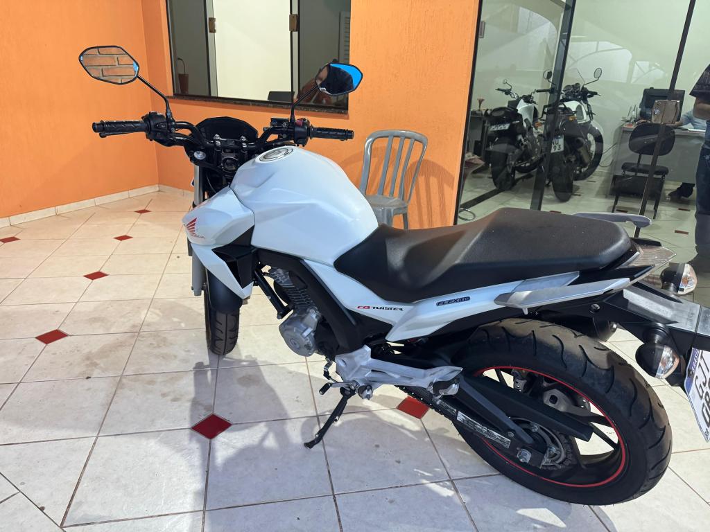 HONDA CB 250 F Twister - Foto