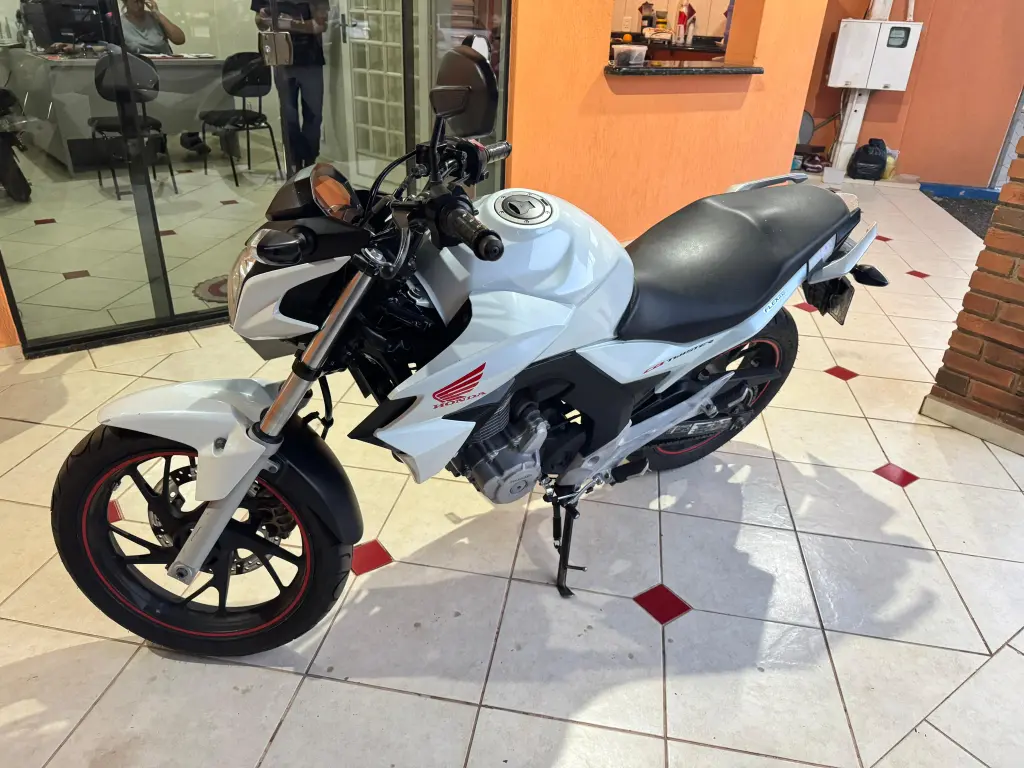 HONDA CB 250 F Twister - Foto