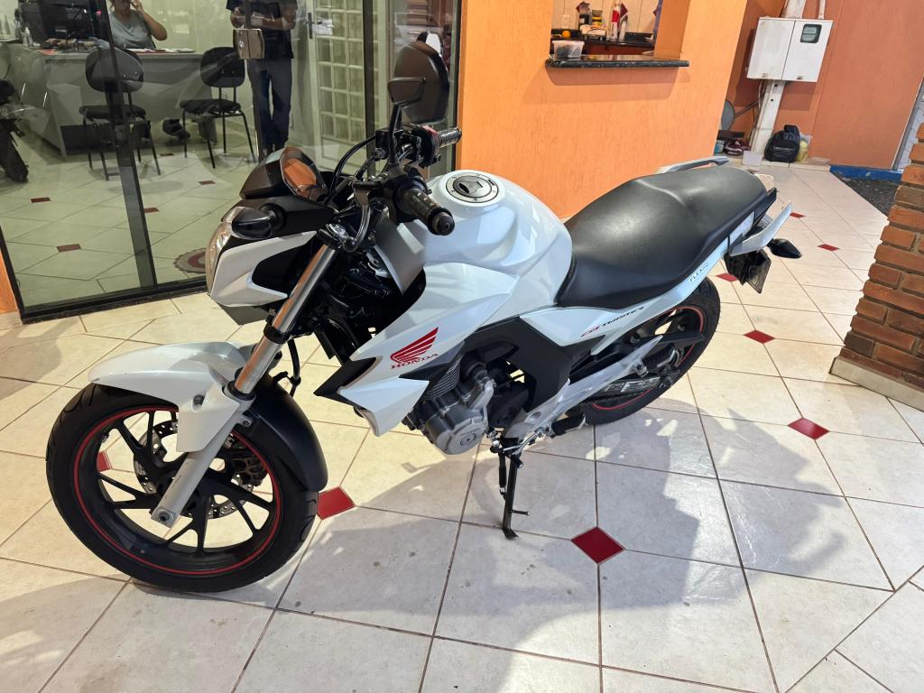 HONDA CB 250 F Twister - Foto