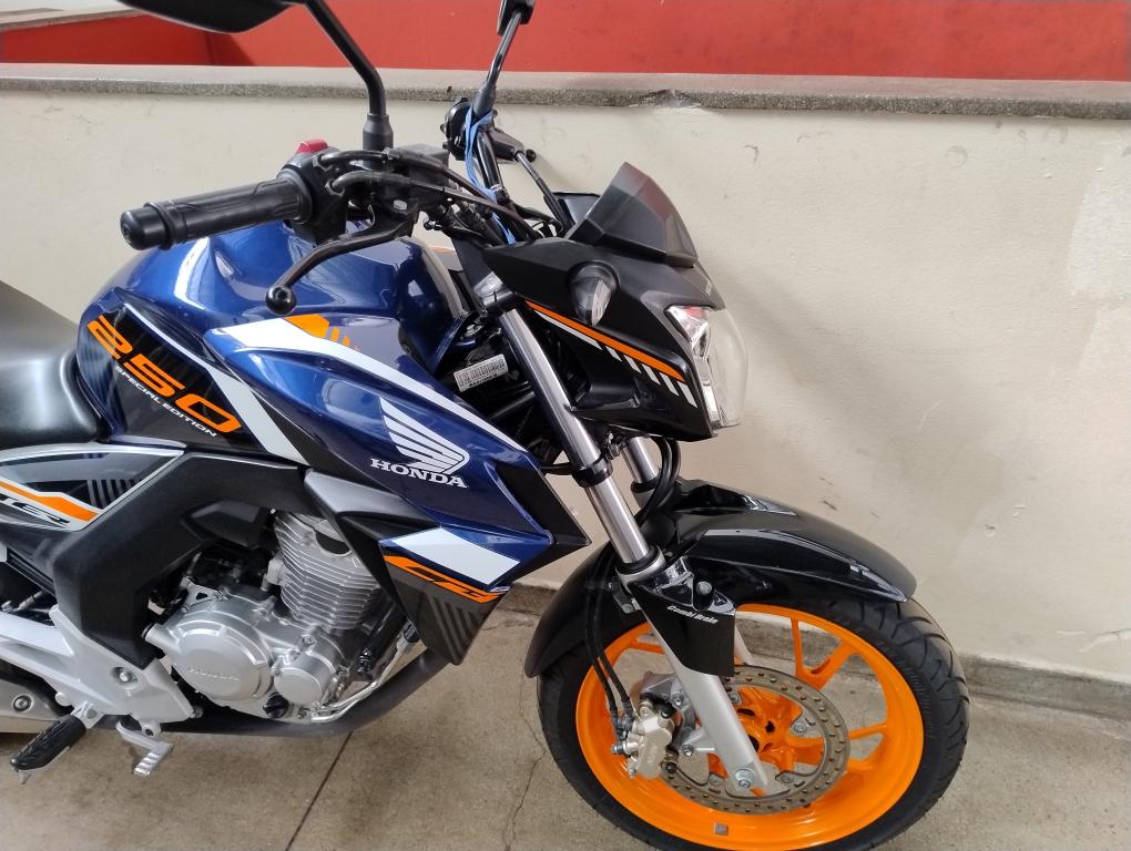 HONDA CB 250 F Twister - Foto